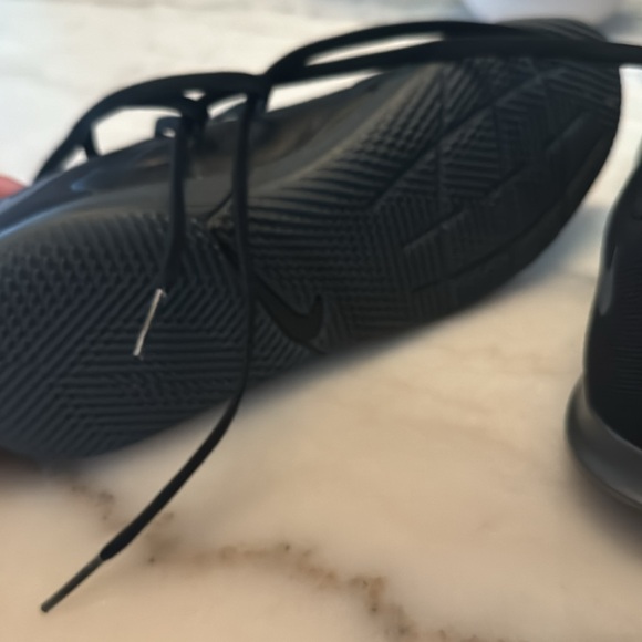 Nike Black Indoor Soccer Shoe Size 7 Women’s Turf - Picture 3 of 5